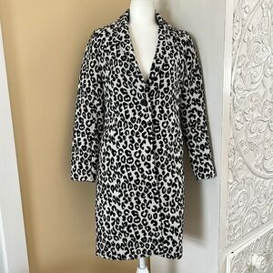 Black and white leopard print lightweight winter coat. Xs